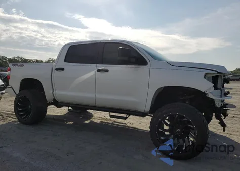 2020 Toyota Tundra Crewmax Sr5 z USA, uszkodzony, nr VIN 5TFDY5F1XLX889215